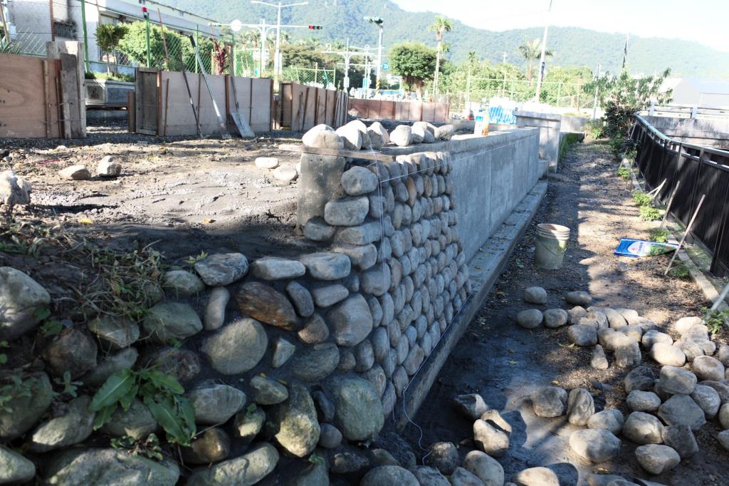 阿里史溪上游水岸景觀工程-砌石牆