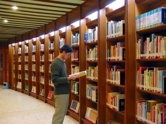 The publications, kept on open shelves are available for borrowing. 